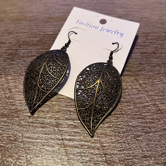 🛍️Silver or Bronze Leaf Earrings 🛍️3 for $13🛍️ SALE!! - Picture 3 of 6